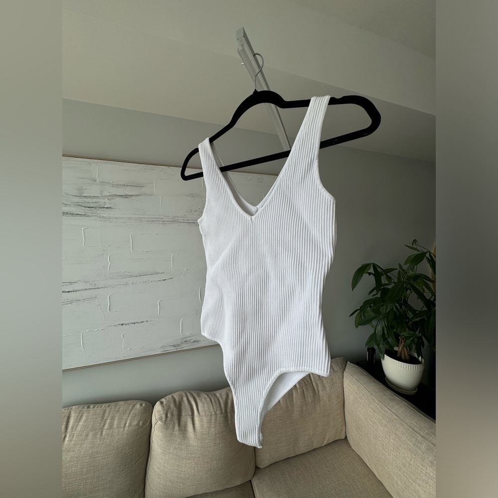 WHITE BODYSUIT - SIZE SMALL. TAGS REMOVED BUT NEVER WORN